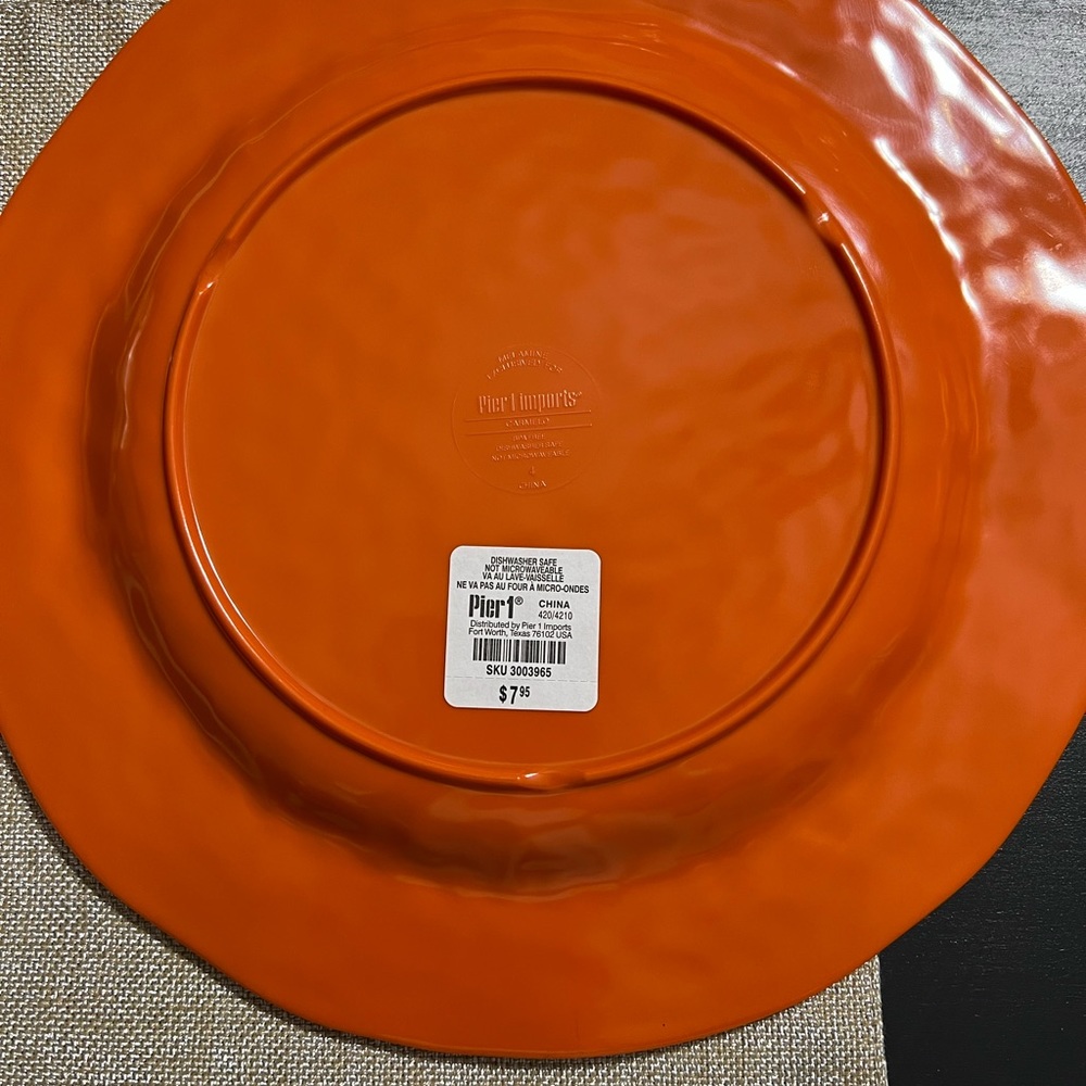 Set of 6 dinner plates from pier1